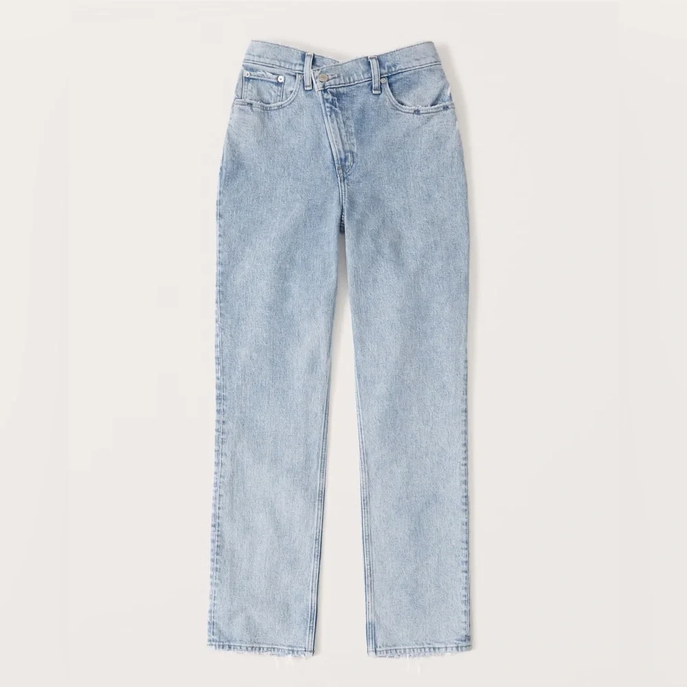 Abercrombie & Fitch Curve Love Straight Leg Jeans - Picture 1 of 6